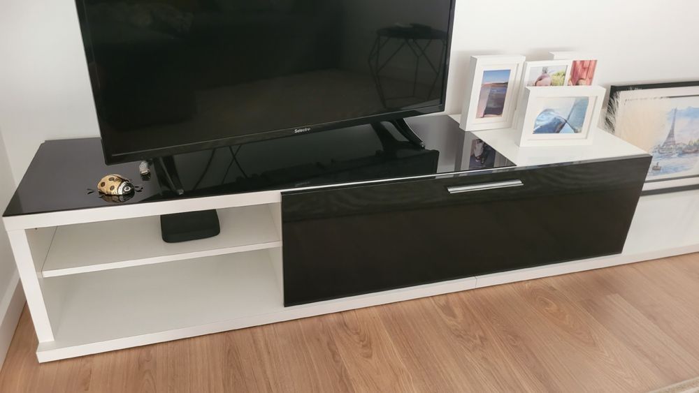 Movel tv sala - branco e preto
