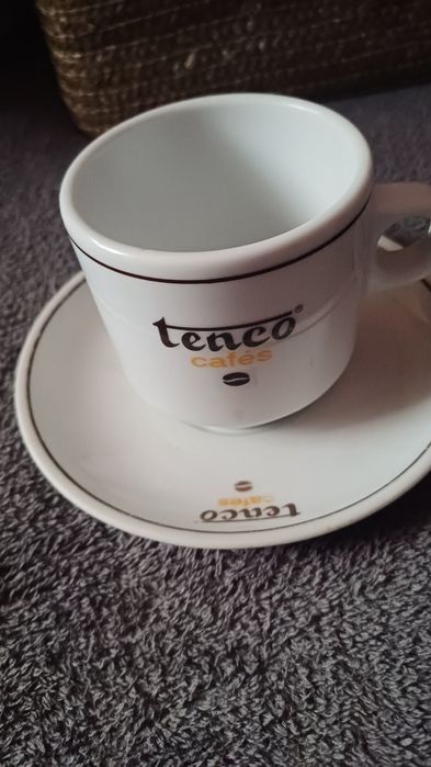 Conjunto chávenas e pratos