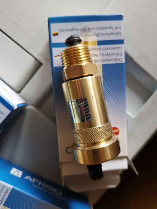 Afriso odpowietrznik automatyczny i zawory kulowe 1 cal