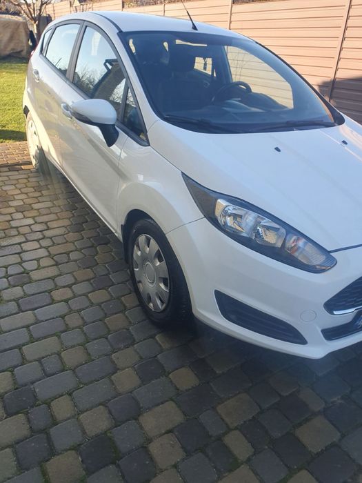 Авто Ford fiesta 2016
