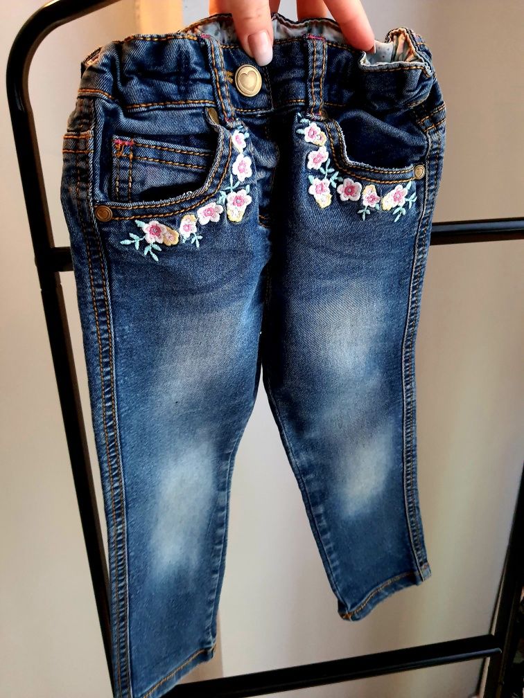 Spodnie jeansowe jeansy haftowane kwiaty TU 1.5-2 lata 86-92cm