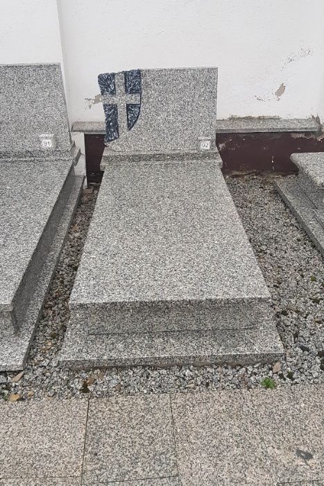 Pomnik nagrobek zł pojedynczy jasny polski granit nie chiny