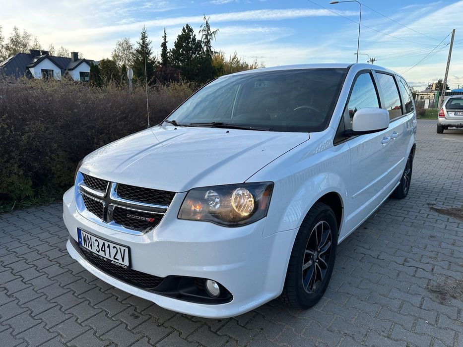 Dodge Grand Caravan wersja GT 2018 rok 7 os czarna podsufitka, grzana kierownica i fotele.
