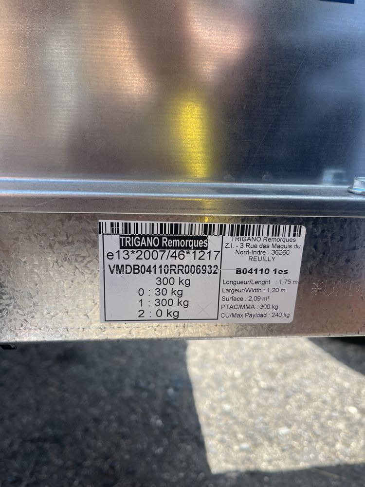 Reboque TRIGANO 300 kg – Novo, nunca usado (Norauto)