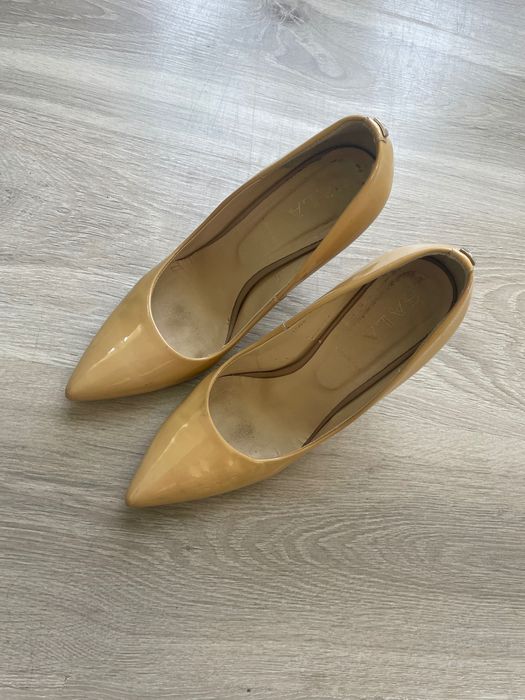 Szpilki czółenka lakierowane Sala beżowe/nude rozmiar 39