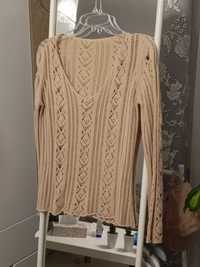 beżowy ażurowy sweterek z dekoltem V jesieniara basic minimalism