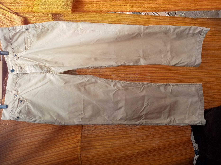 2 pares de calças.homem  1 BOSS 1 GANT