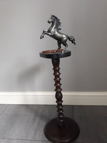 Antyki stara stojąca popielnica z figurką konia