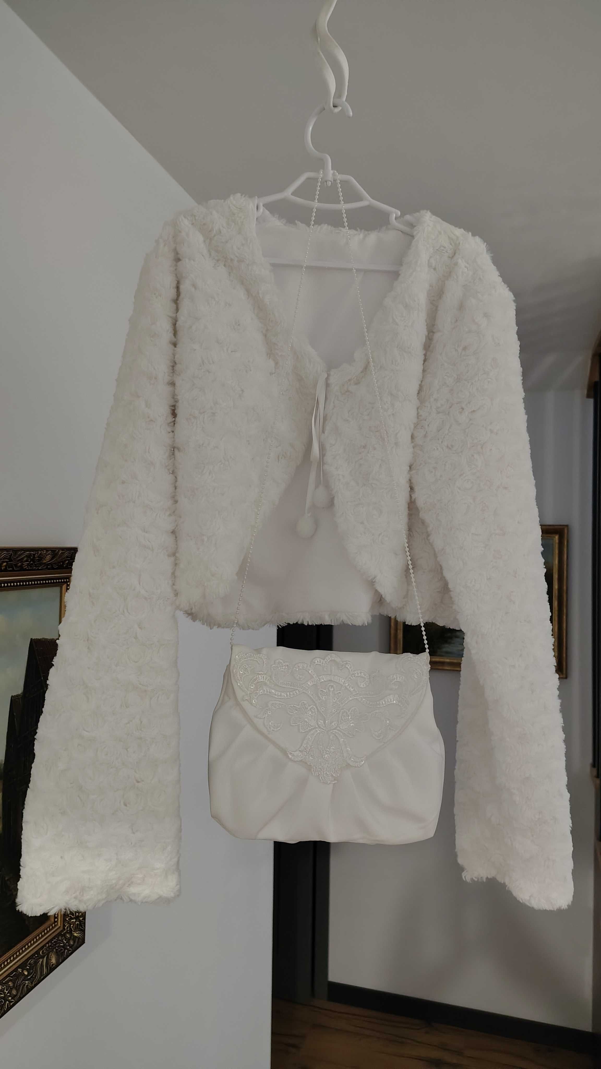 Elegancka sukienka komunijna z bogatymi dodatkami i bucikami