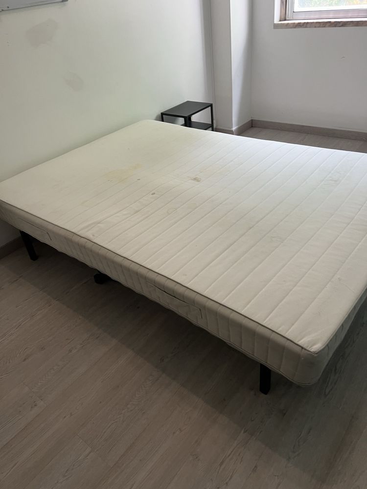 Cama de casal 2m x 1,40m + Colchão de Brinde