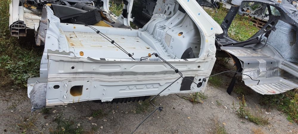 Задня панель із лонжеронами Mercedes EQS