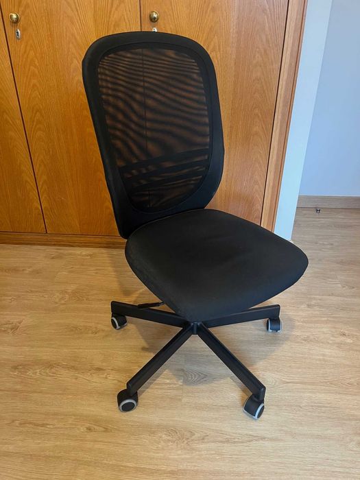 Cadeira giratória Flintan preta Ikea