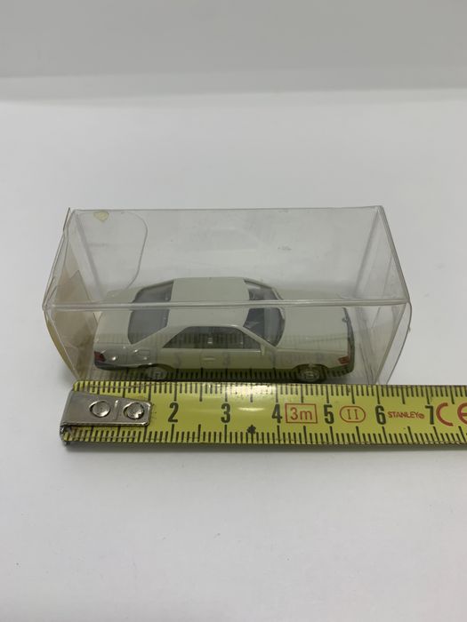 Mercedes 300 CE Coupé da Wiking escala H0 1/87