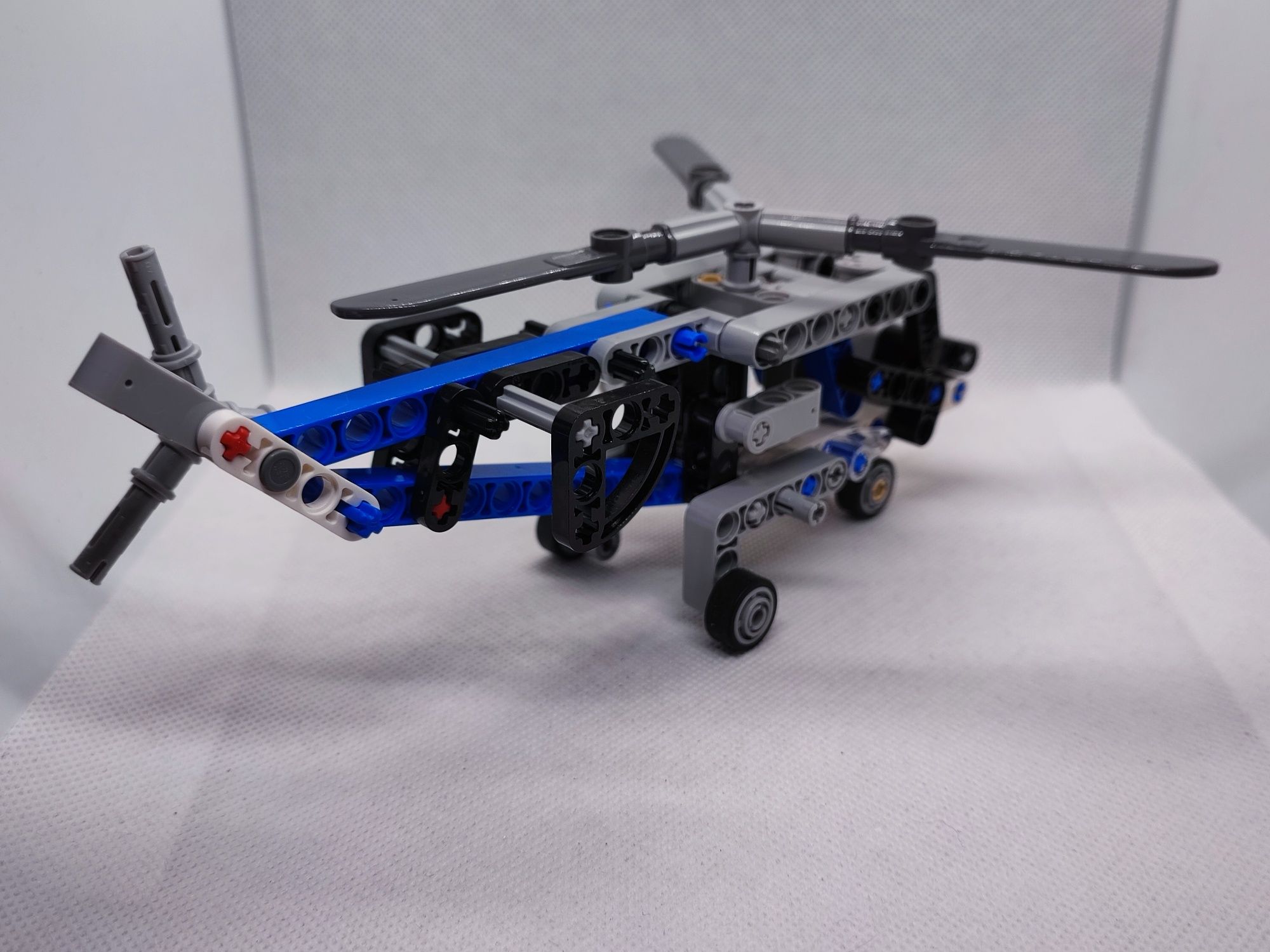 LEGO® 42020 Technic - Helikopter Dwuwirnikowy