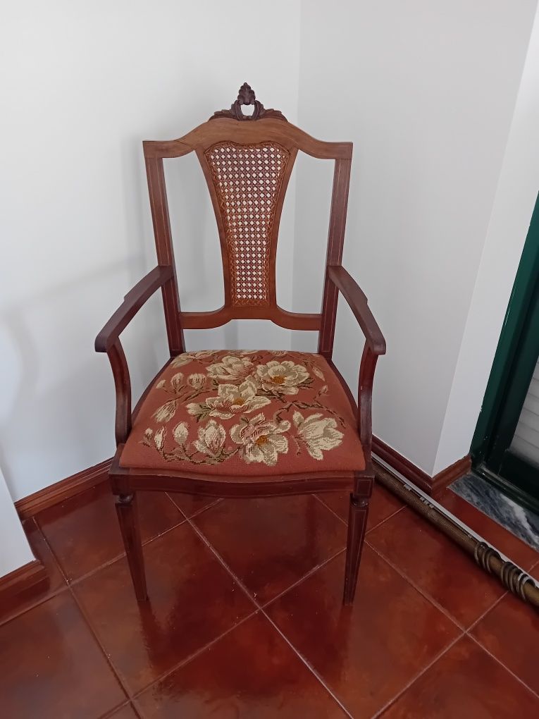 Cadeirão / Cadeira de Braços