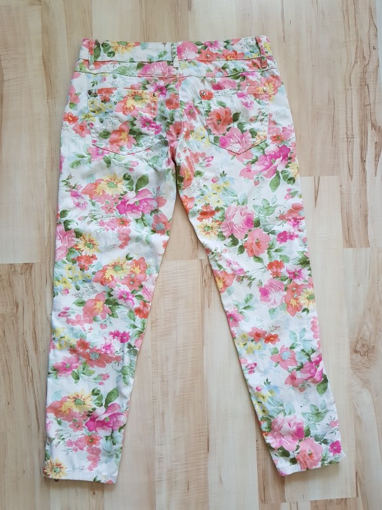 Modne spodnie w kwiatuszki Glostory - rozm. 26