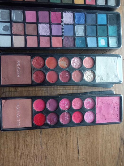 Paleta kosmetyków - 2 szt + 1 Free