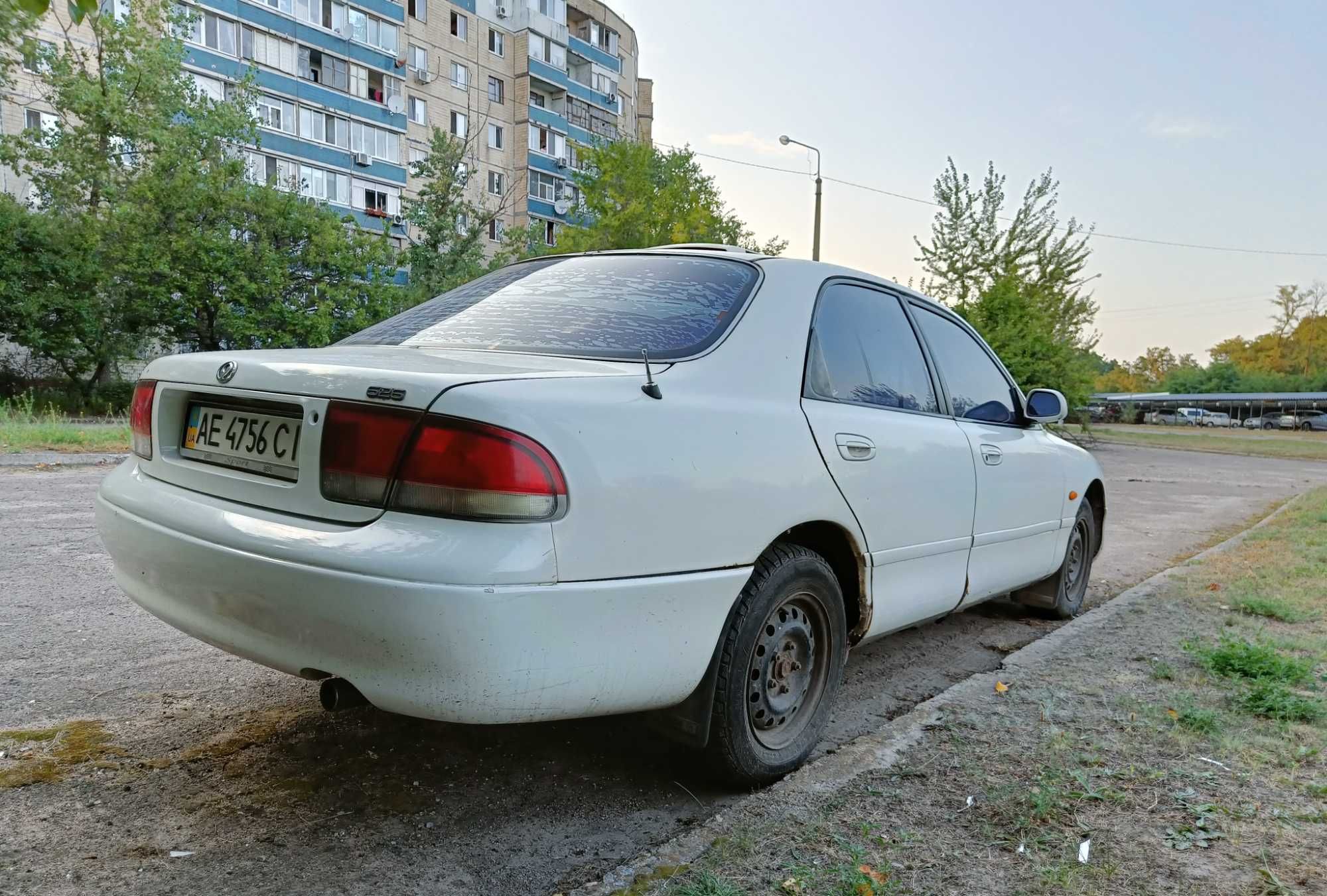 Продам легковий автомобіль Mazda 626