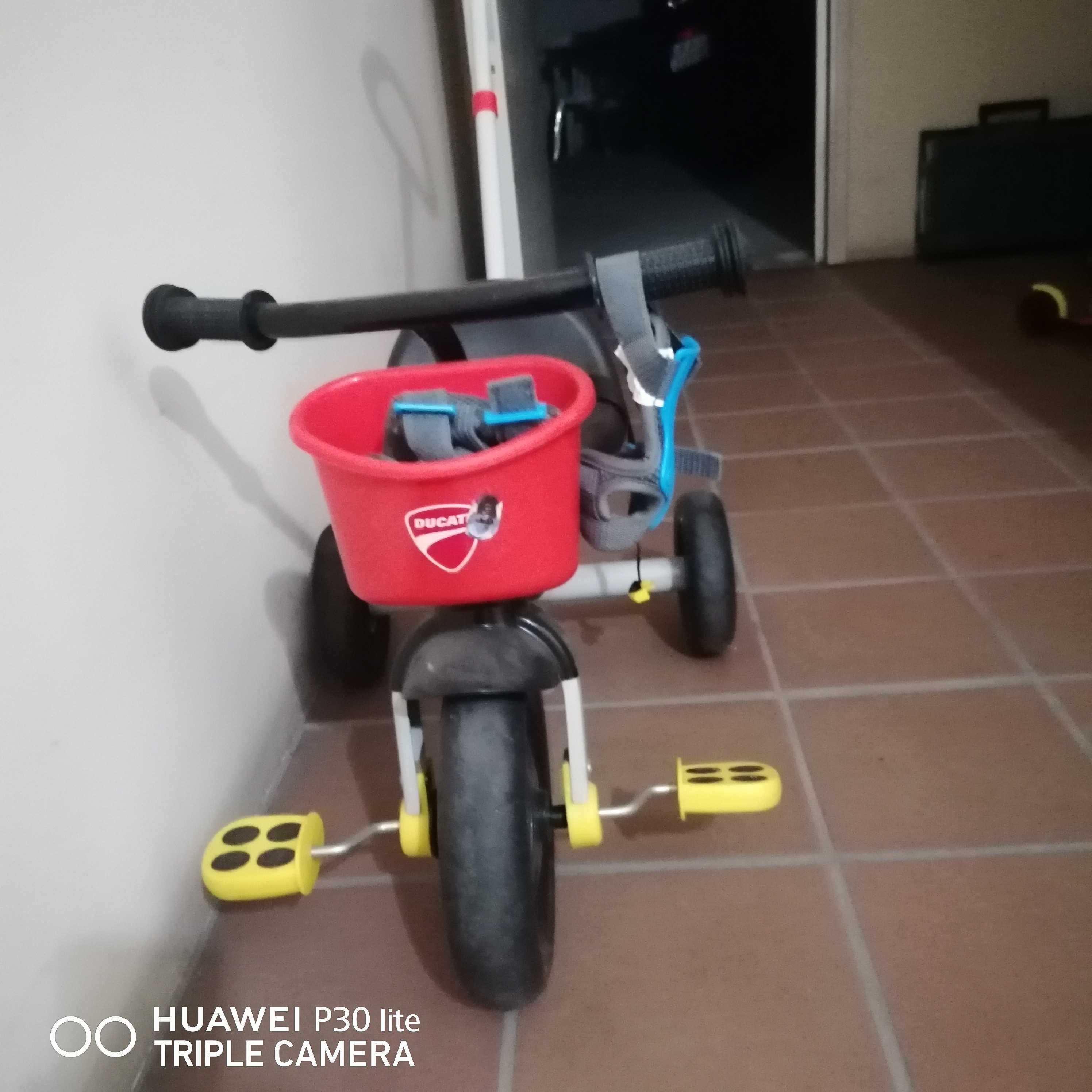 Triciclo chicco Ducati