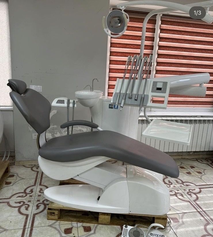 Стоматологічне крісло-Diplomat Consul DE170