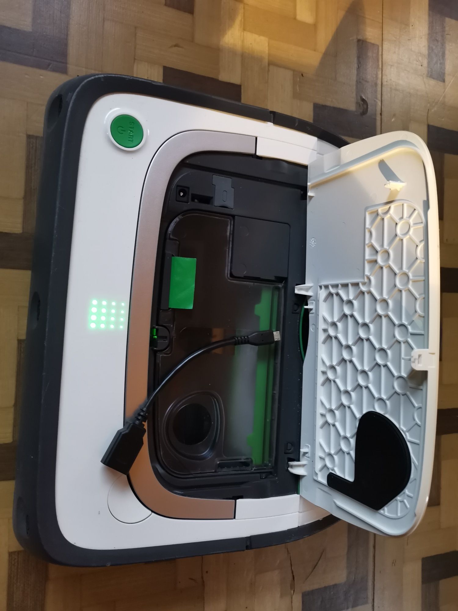 Odkurzacz Kobold VR 200 VORWERK robot sprzątający.