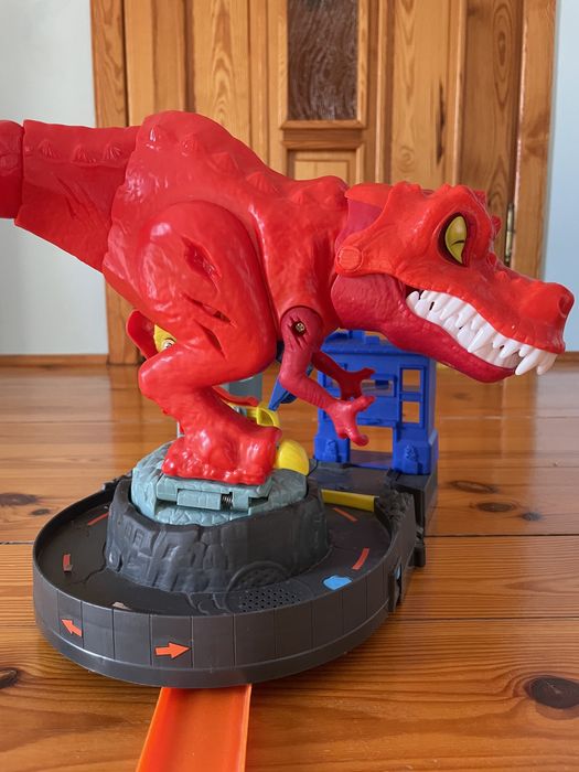 Hot Wheels tor Atak T-Rexa