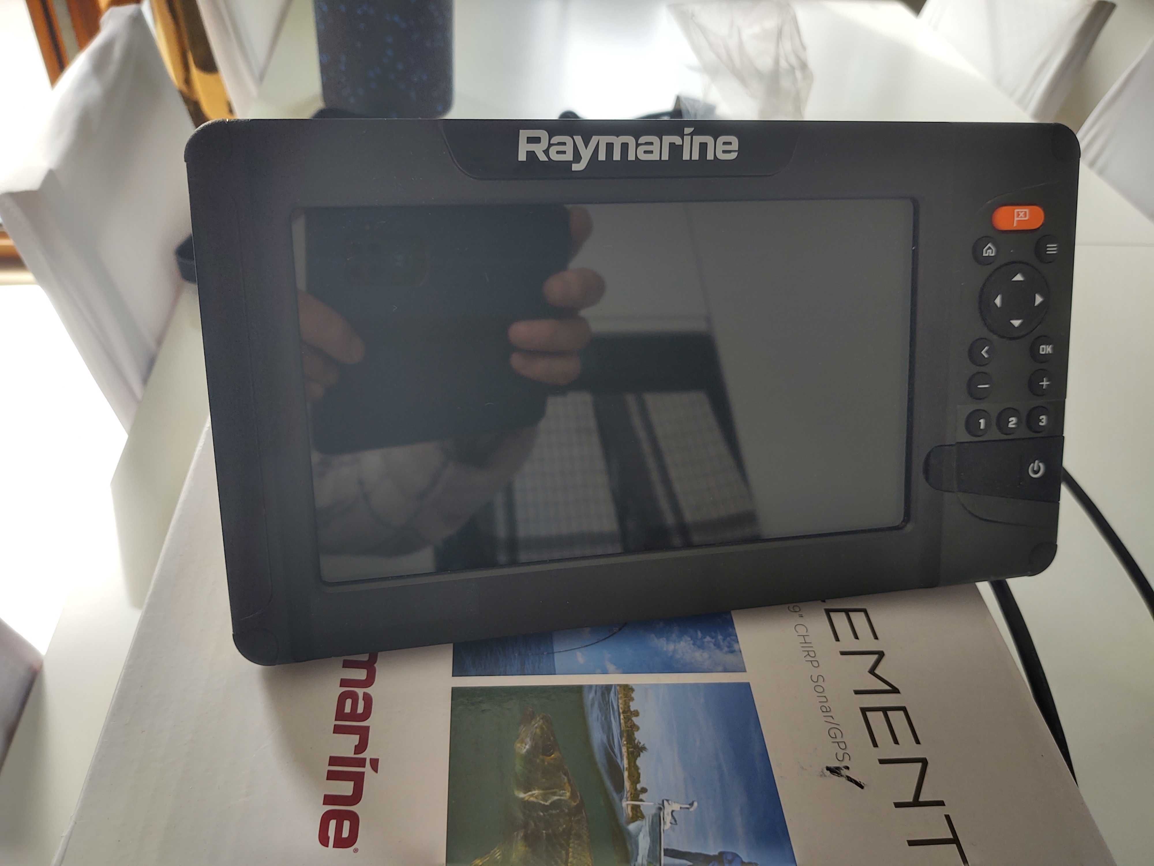 Echosonda Raymarine ELEMENT HV 9", GPS, WiFi, przetwornik HV 100,