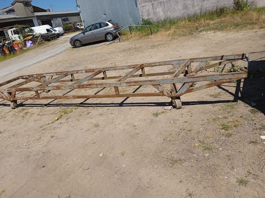 Com rodas 6 m de comprimento 1,20 largura 50 cm de altura