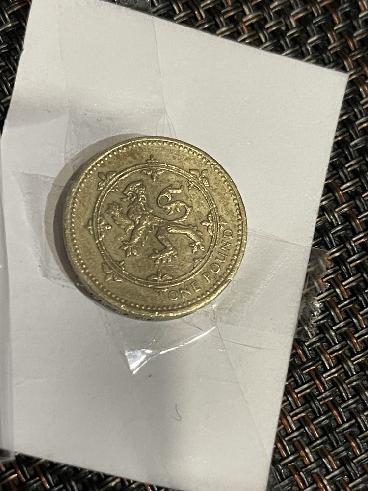 7 moedas do Reino Unido diferentes datas