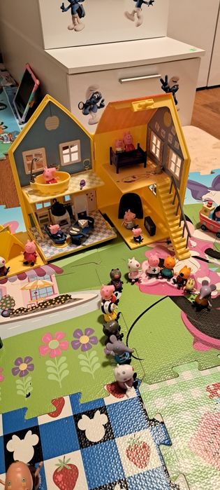Domek Świnka  Peppa i wiele zabawek z bajki
