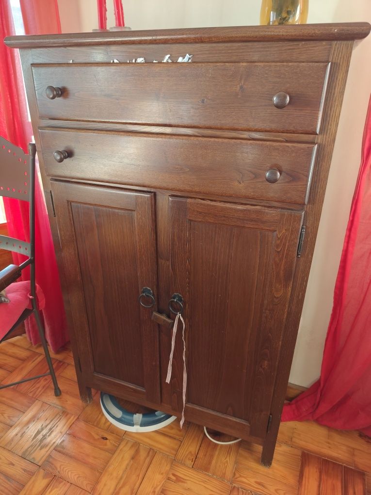 Armário de sala em castanho