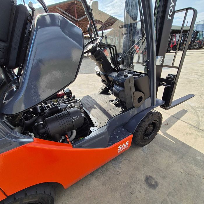 TOYOTA 1,5 тон Кабіна