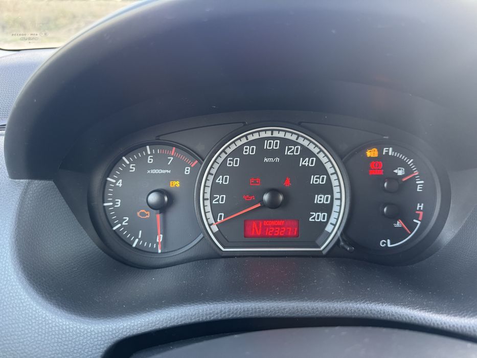 Suzuki Swift 2006 Automatico poucos kms 4.8 l/100 mto economico