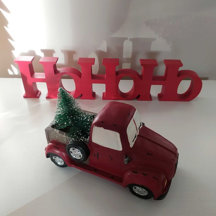 Auto pickup z choinką + napis drewniany
