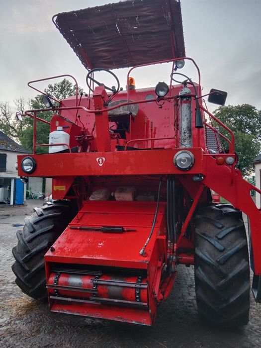 Bizon Z056 z stołem do rzepaku Rolmako