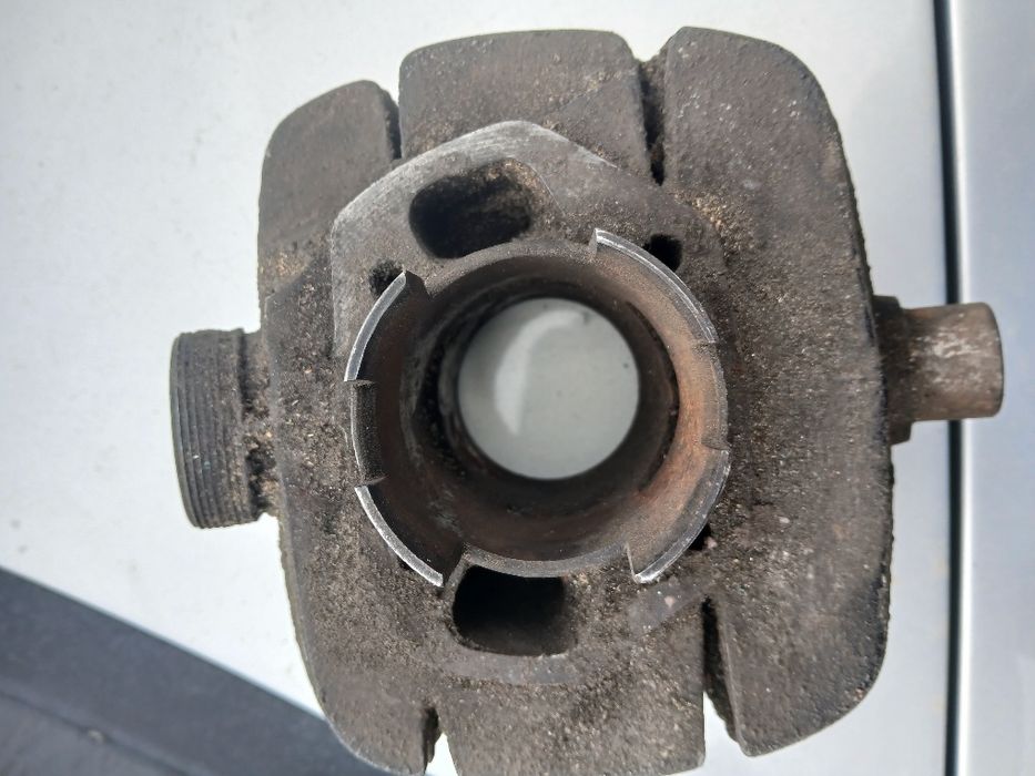 Dwa  cylindry wsk 125 zmd żeliwne plus głowica