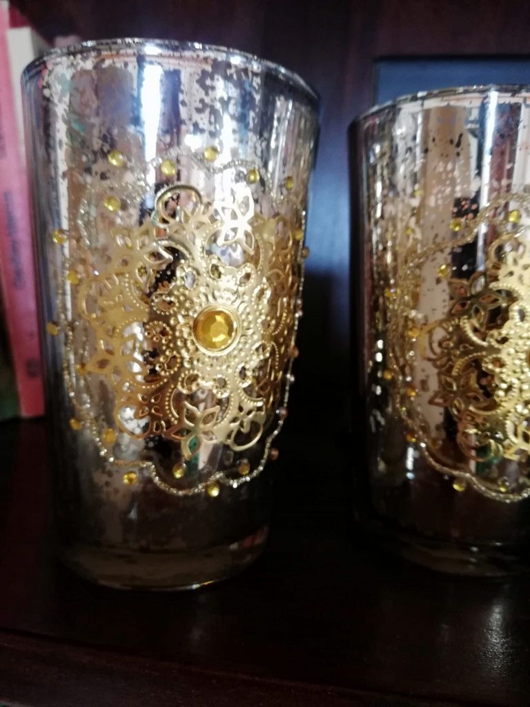Dwa piękne szklane świeczniki