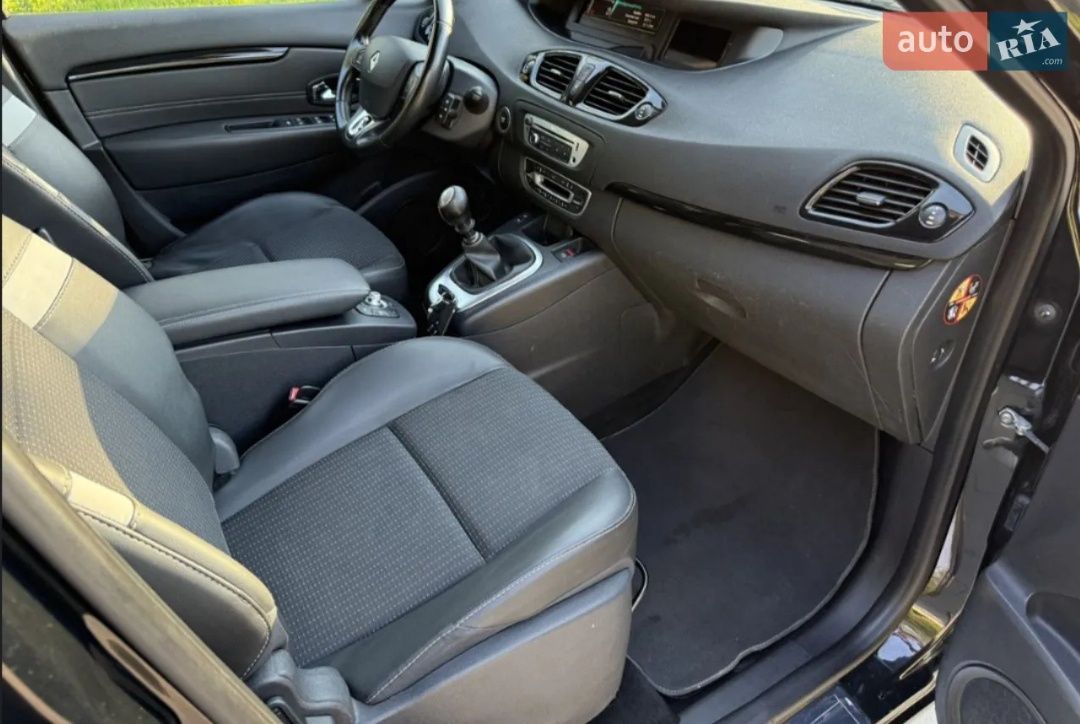 Продам Renault Grand Scenic комплектация BOSE в отличном состоянии !