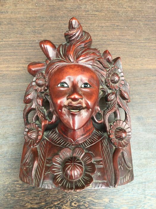 Escultura Madeira Pau Rosa Antiga olhos Vidro 18 cm