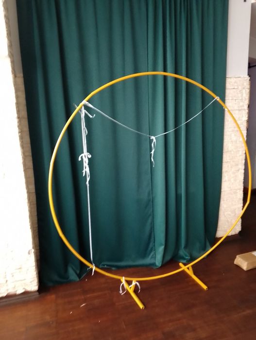 Stelaż na balony z tłem. Ścianka balonowa