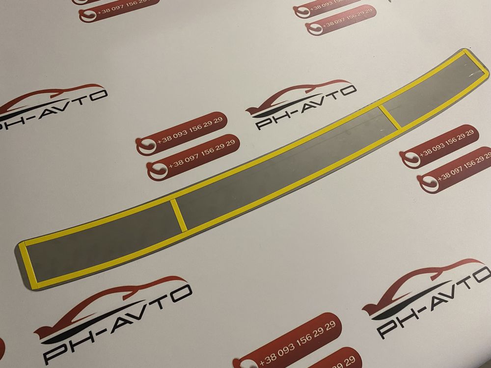 Накладка на задній бампер Skoda Octavia Tour універсал карбон