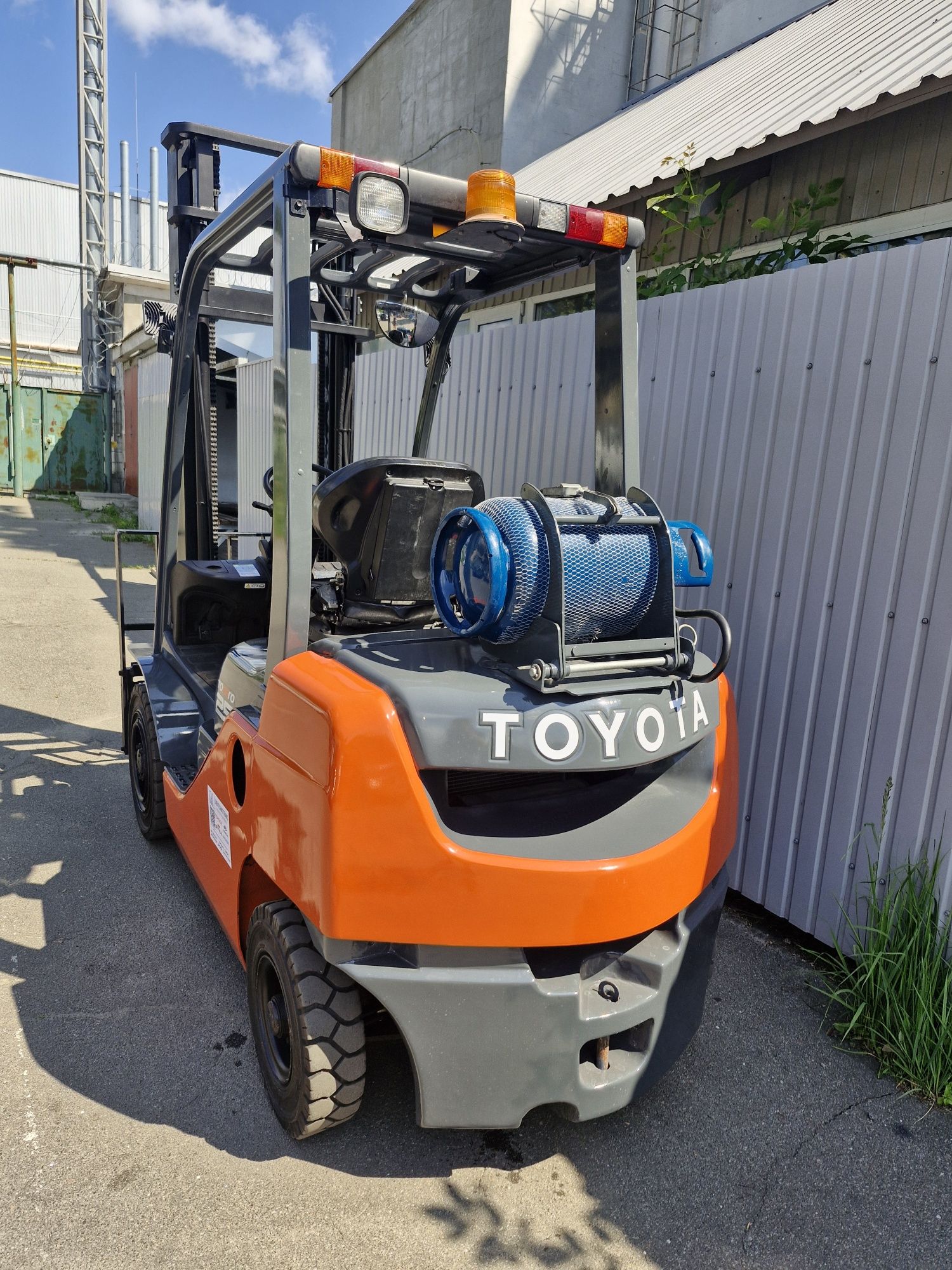 Навантажувач TOYOTA 8FGF25 погрузчик газовий Тойота