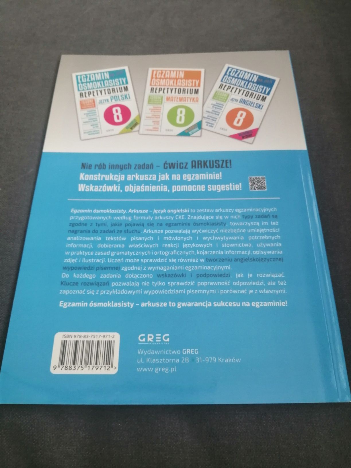 Język angielski -arkusze Egzamin ósmoklasisty  w bardzo dobrym stanie