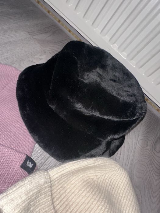 Шапки жіночі