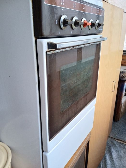 Газова плита з духовкрю