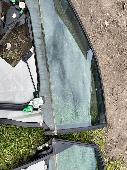 Ramka drzwi kierowcy, prawy tył do Audi A4 B5 lift sedan