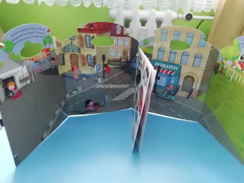 Samochody, Książeczka rozkładana nowa z naklejkami 2+