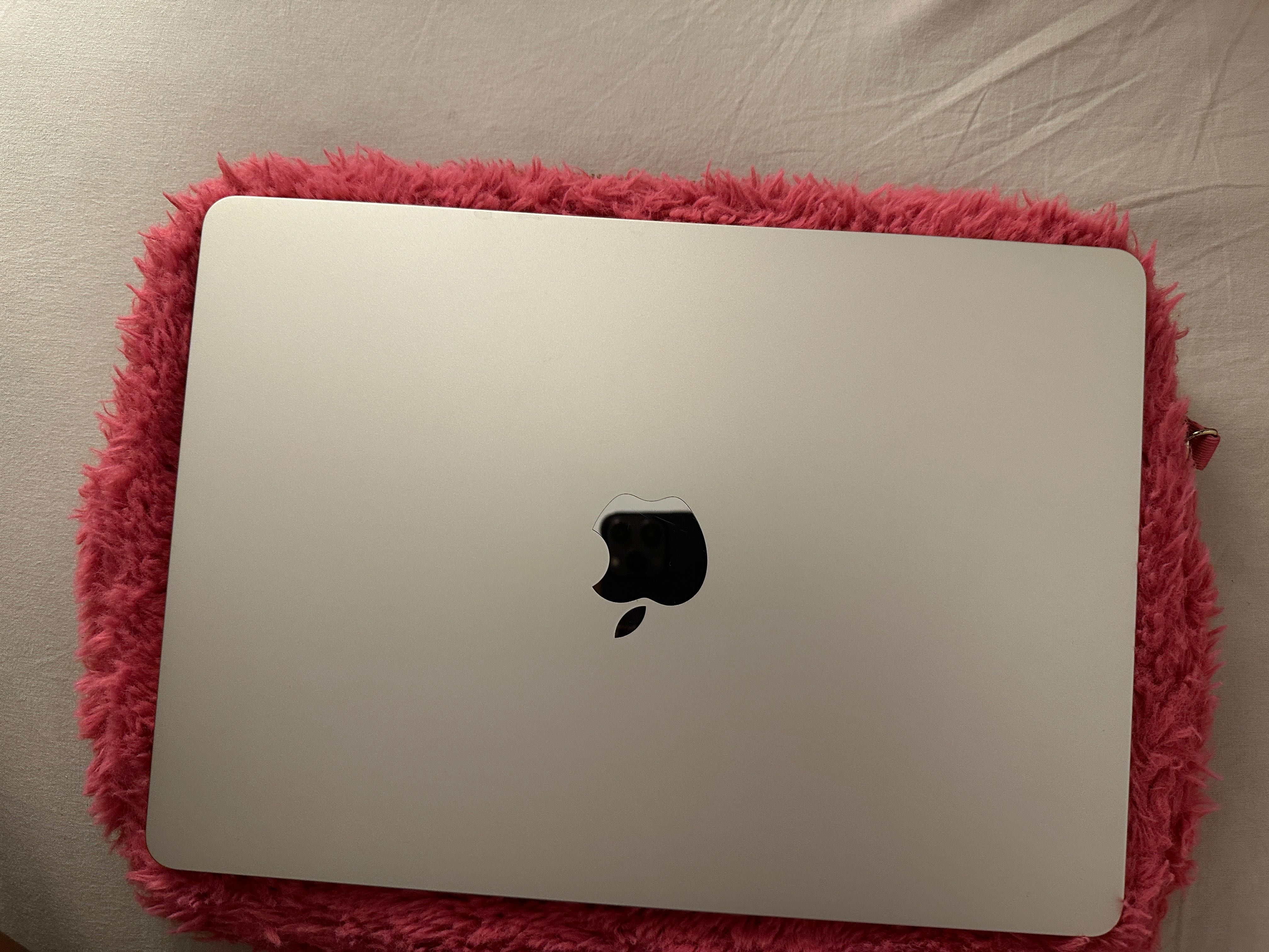 MacBook Air M2, modelo 2022, em excelente estado