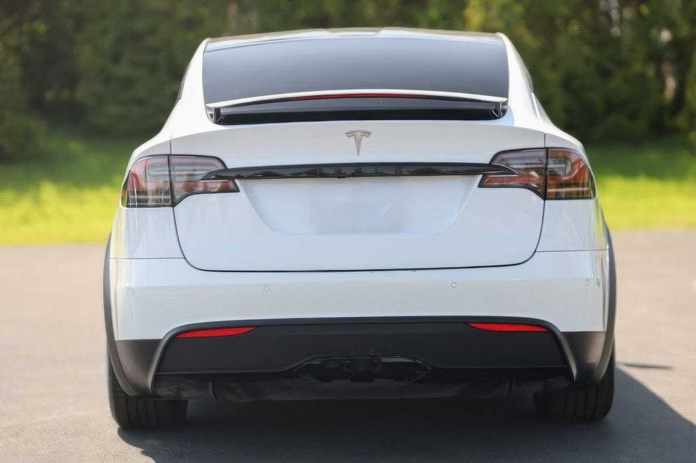 Tesla Model X      2023