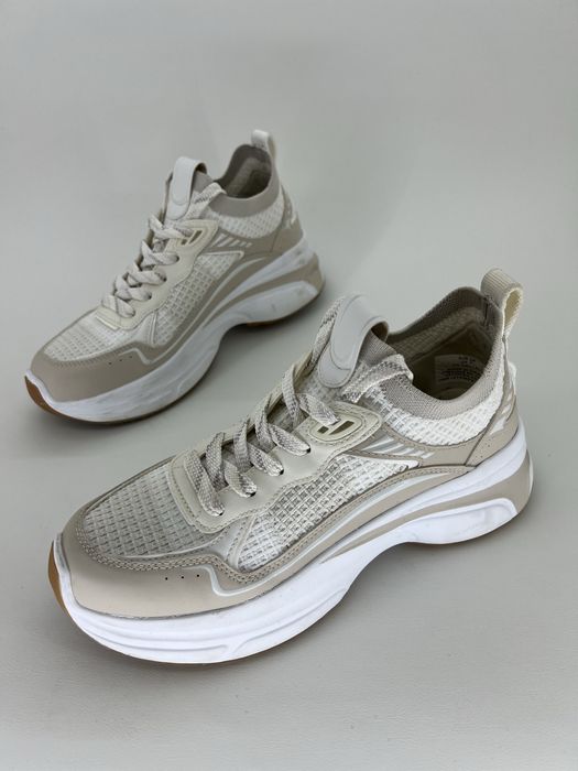 жіночі кросівки 38р. H&M біло-бежевого кольору. Їх можна